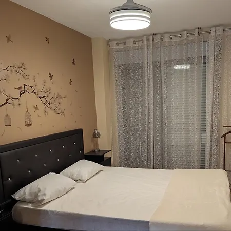 Au Petit Bonheur Apartment *